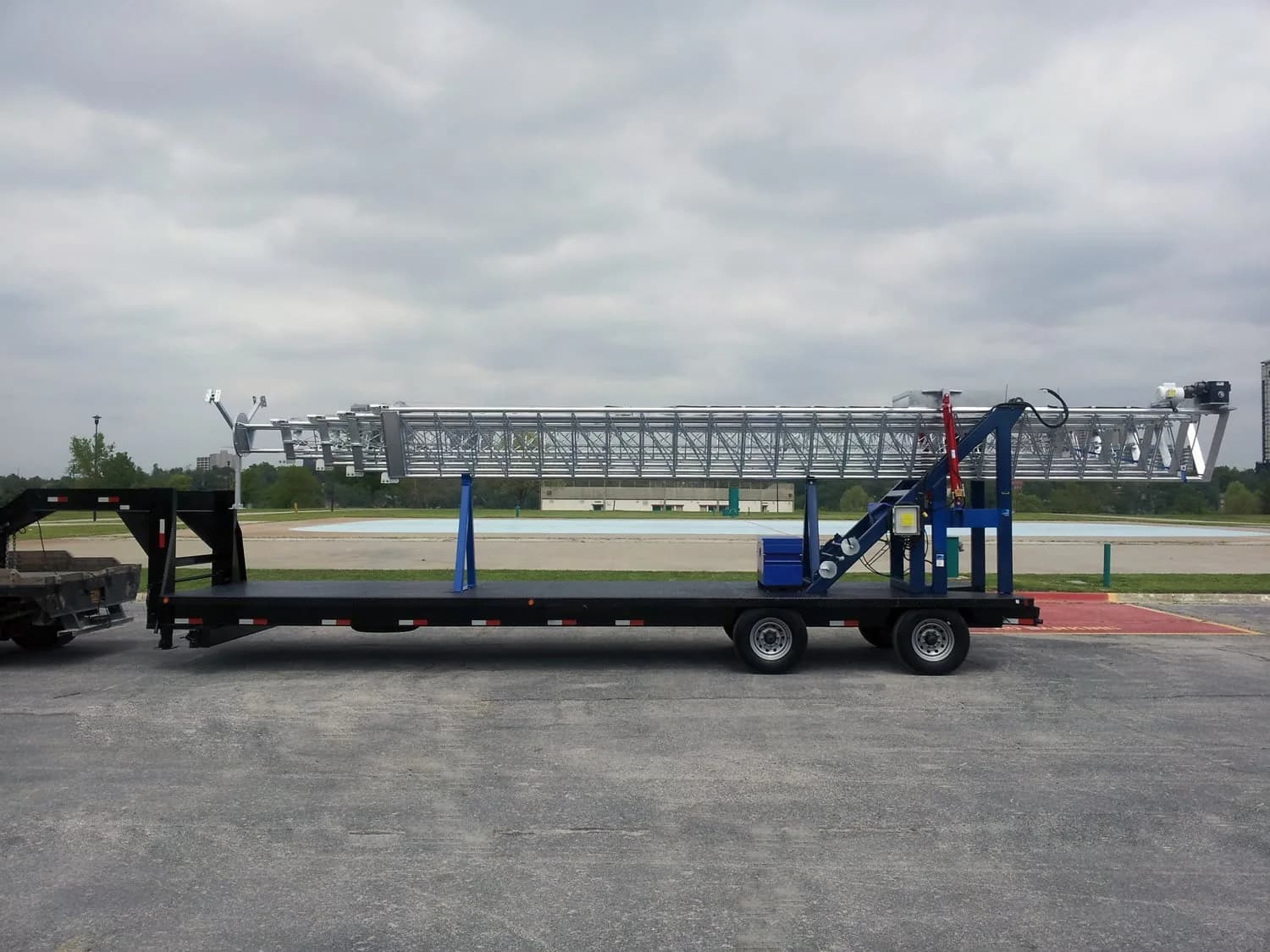 Mobile phone antennas mounted on a trailer